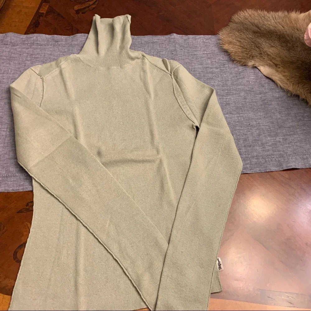 New Tommy Hilfiger Turtleneck Sweater - Picture 3 of 6